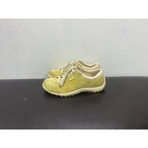 yellow simple shoes 9
